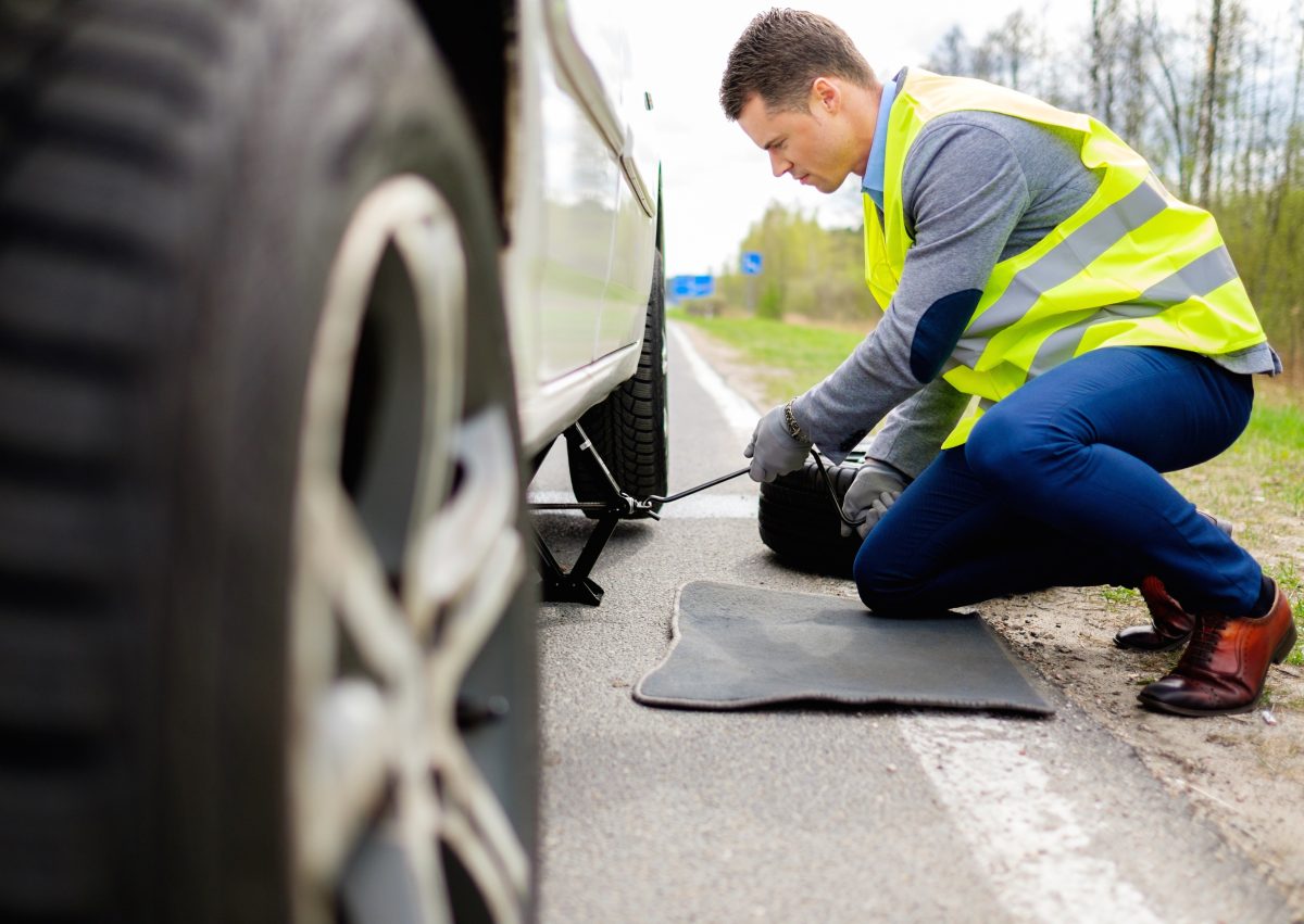 Vehicle Roadside Assistance Market